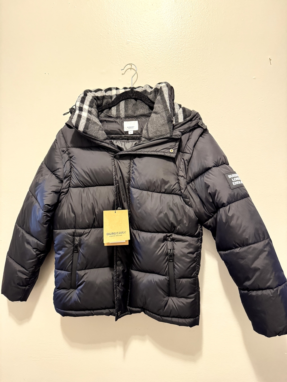 Burberry Black Quilted Puffer Jacket with Plaid Lined Hood🌷